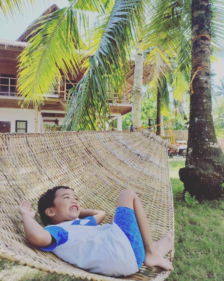 Siargao Sunflower Suites Генерал-Луна Экстерьер фото