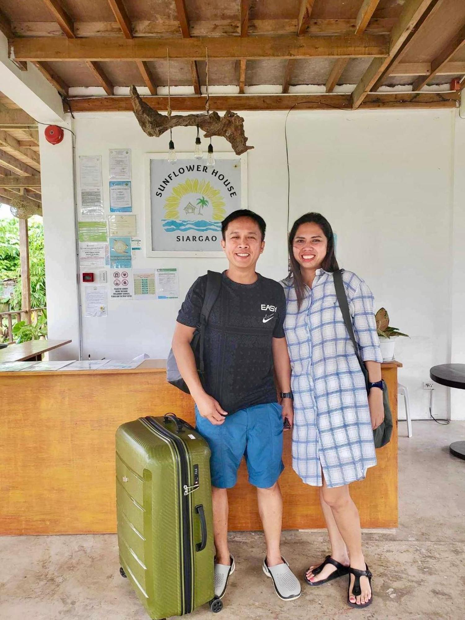 Siargao Sunflower Suites Генерал-Луна Экстерьер фото